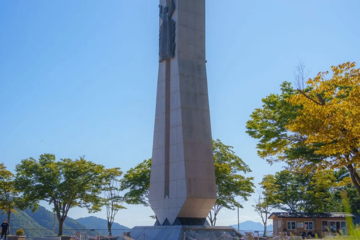 소양강댐준공기념탑 - 소양호 캠핑 여행