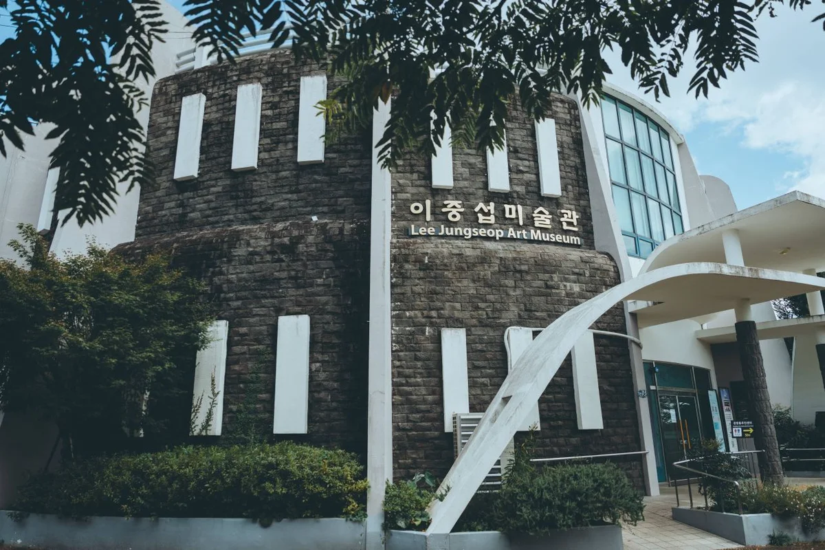 빛의 벙커 - 서귀포시 전시 여행