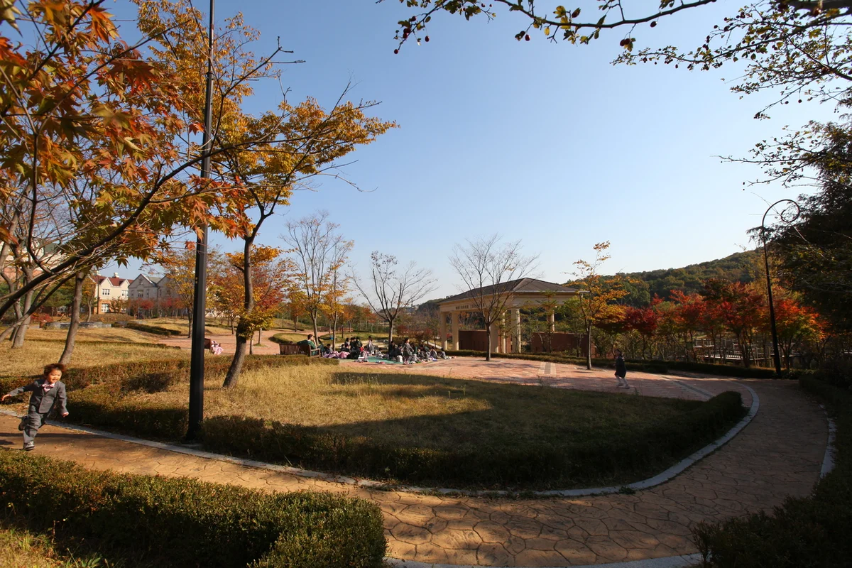 구석으로부터 - 대전역 공연 여행