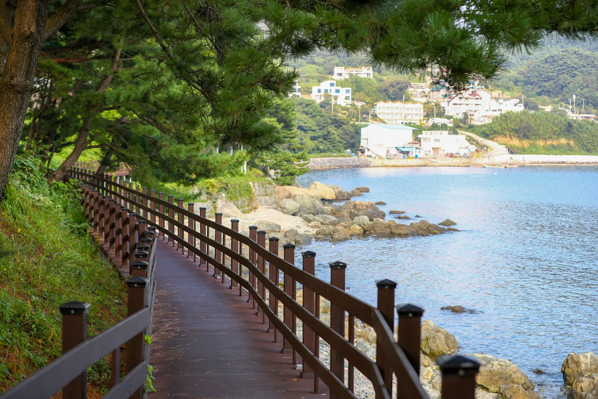 해변 산책로 - 일산해수욕장 여행