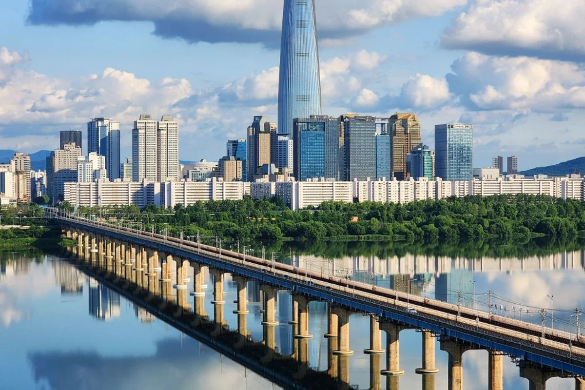 잠실 패러글라이딩 (출처 : 한국관광공사)